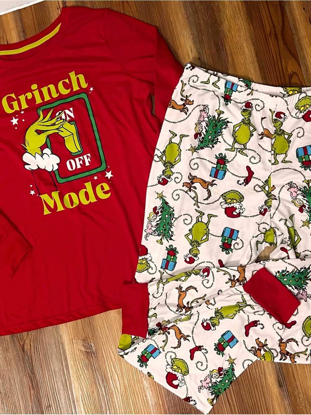 Red Grinch 'Off Mode' Pajama Set size M